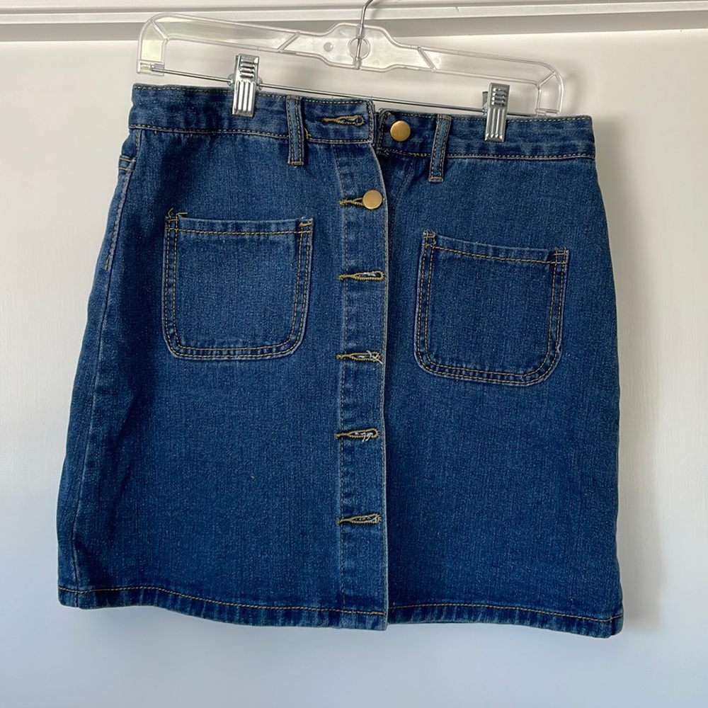 Size L jean skirt.